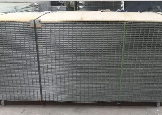 Cina 4X4 Electro Galvanized Welded Wire Fence Panel Untuk Buliding, Wear Resistant pemasok