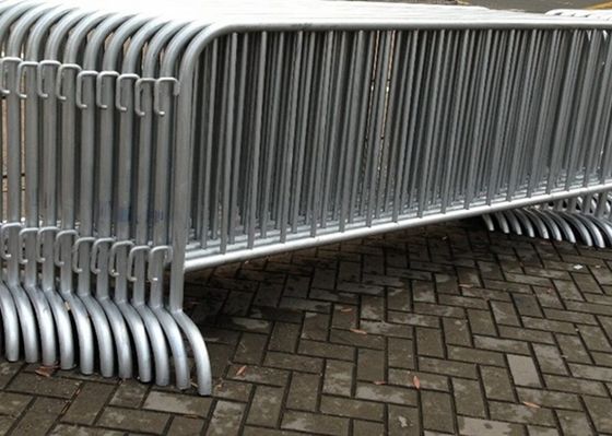 Cina Galvanized Temporary Construction Fence Movable Traffic Control Barrier Pagar pemasok
